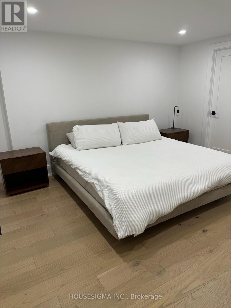 72 Wychcrest Avenue, Toronto, Ontario  M6G 3X7 - Photo 15 - C12962146