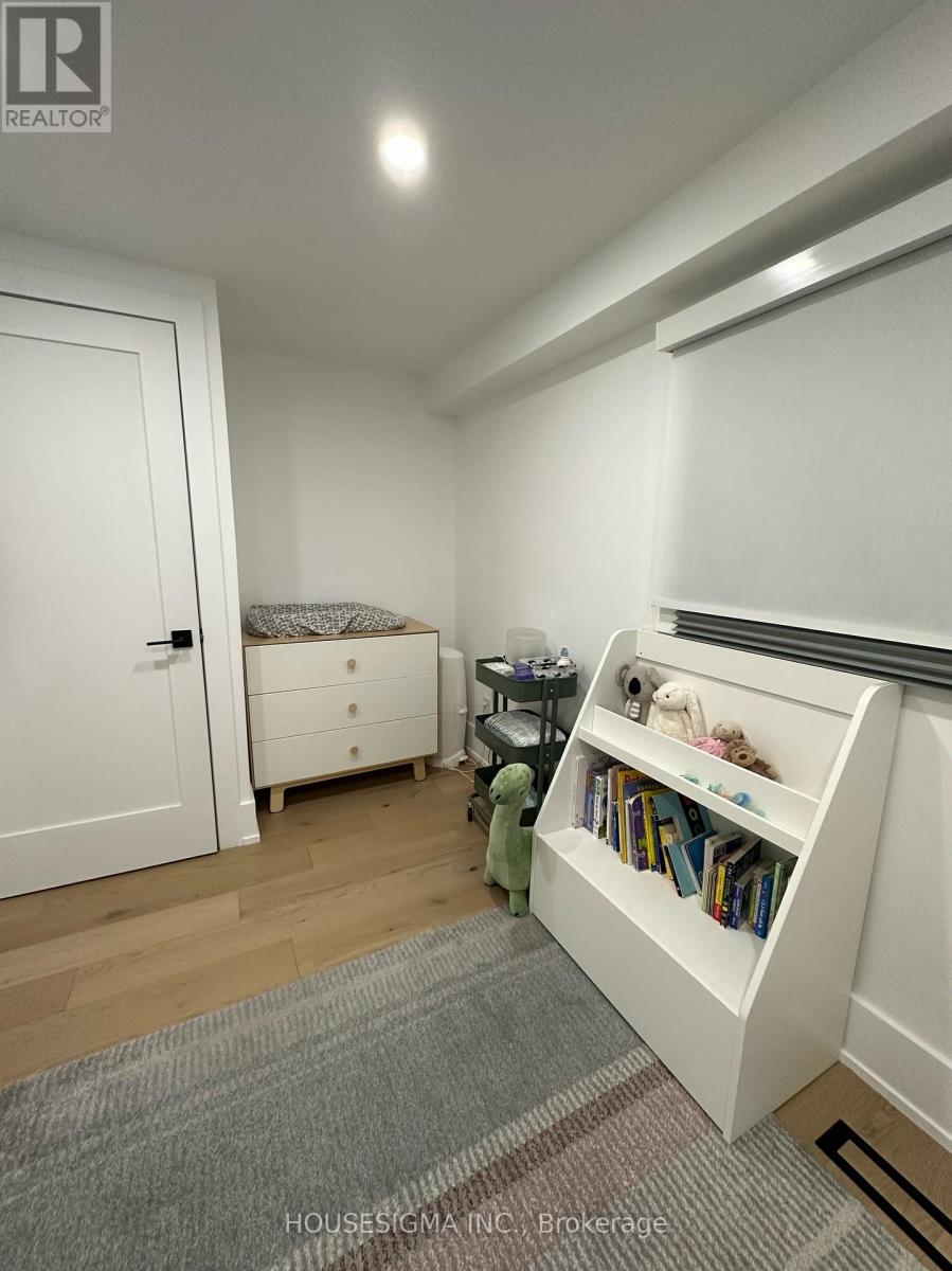 72 Wychcrest Avenue, Toronto, Ontario  M6G 3X7 - Photo 18 - C12962146