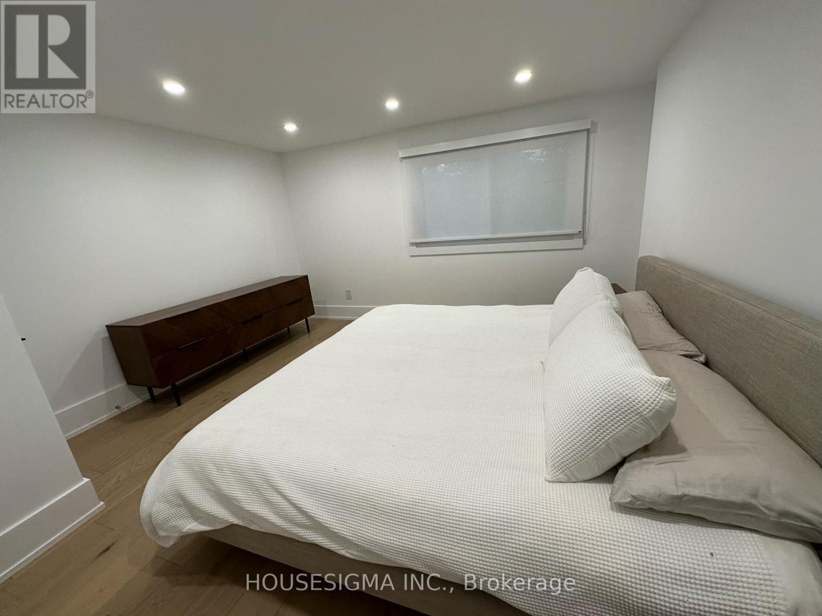 72 Wychcrest Avenue, Toronto, Ontario  M6G 3X7 - Photo 19 - C12962146