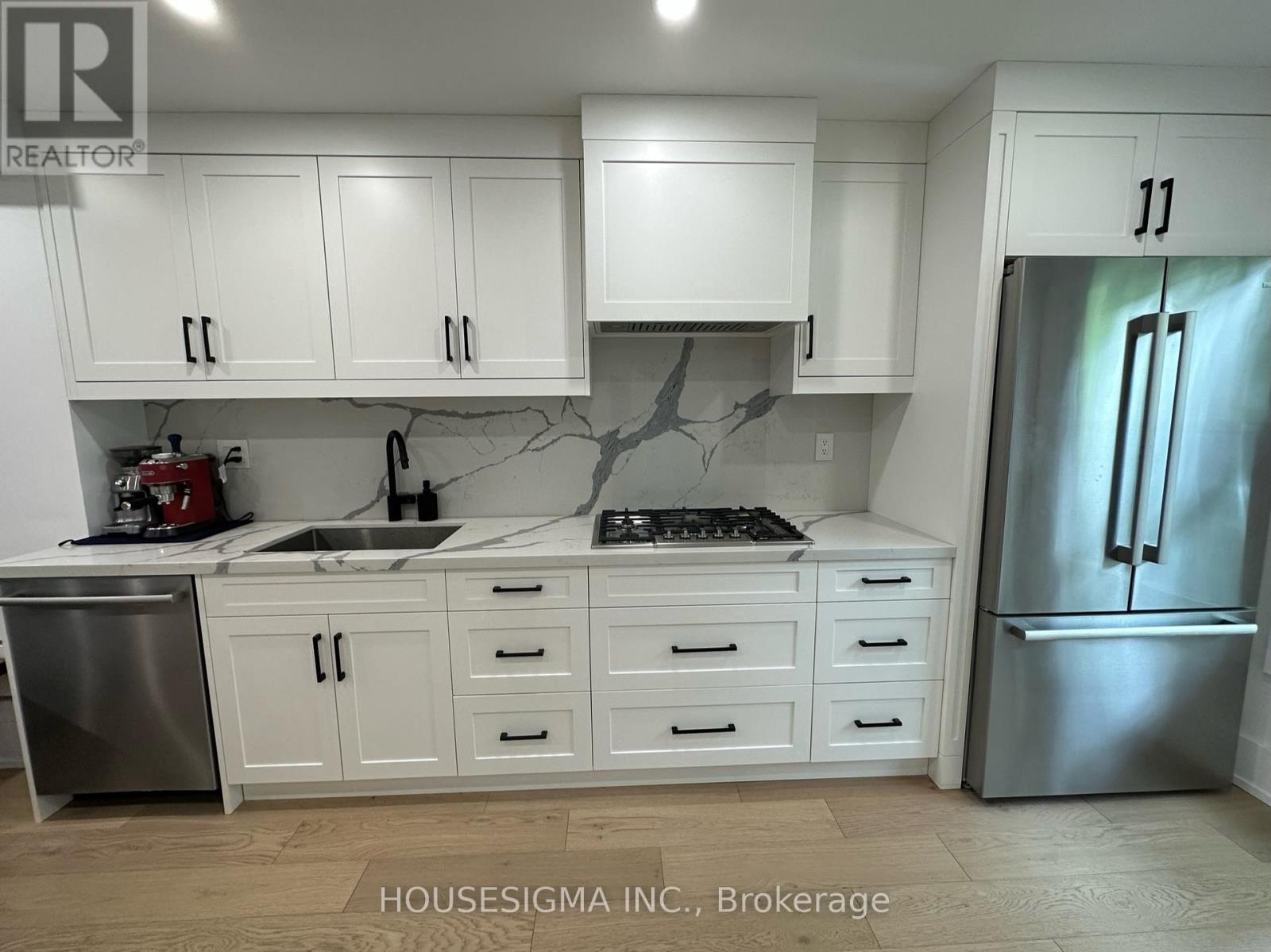 72 Wychcrest Avenue, Toronto, Ontario  M6G 3X7 - Photo 6 - C12962146