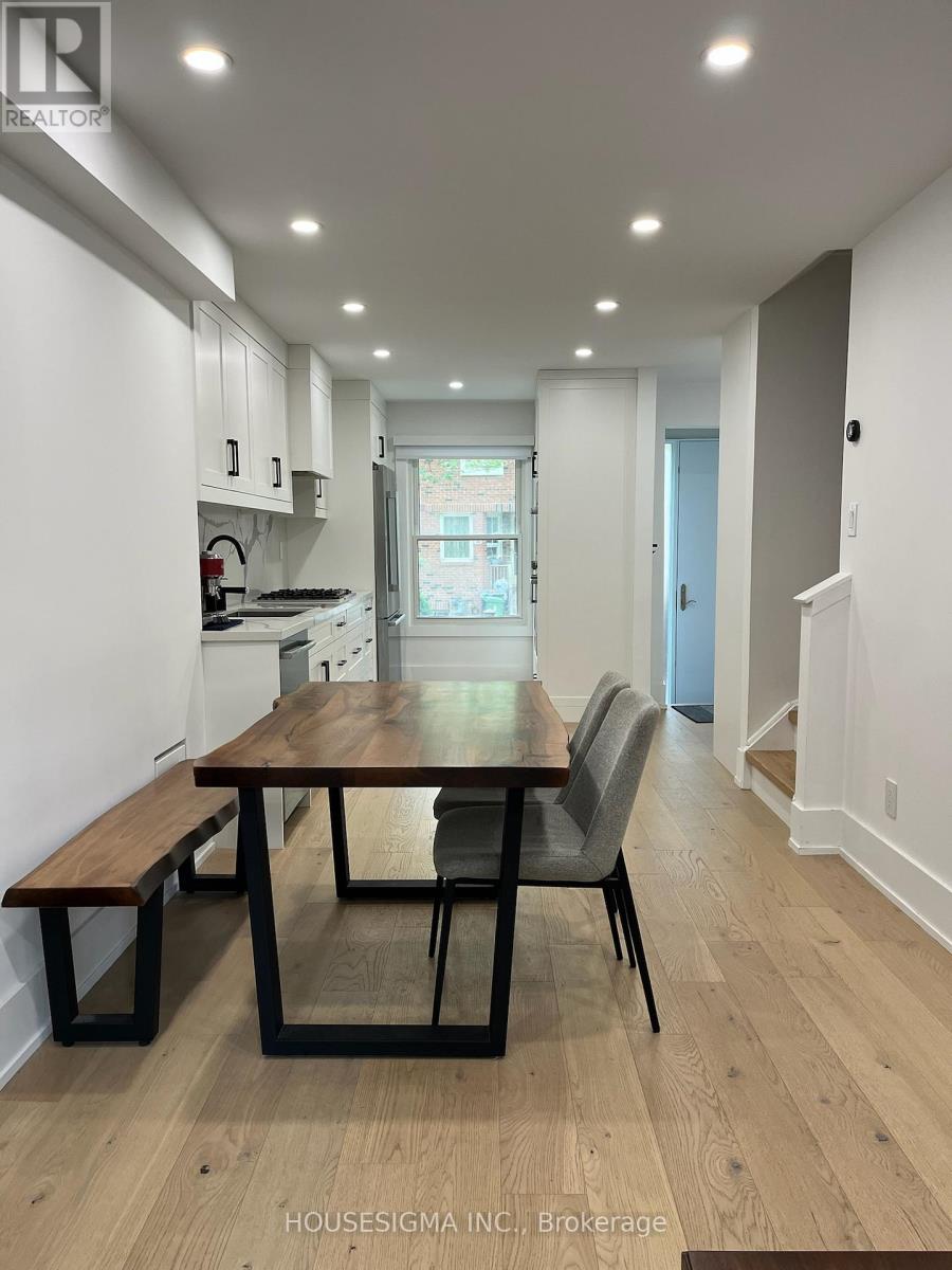 72 Wychcrest Avenue, Toronto, Ontario  M6G 3X7 - Photo 9 - C12962146