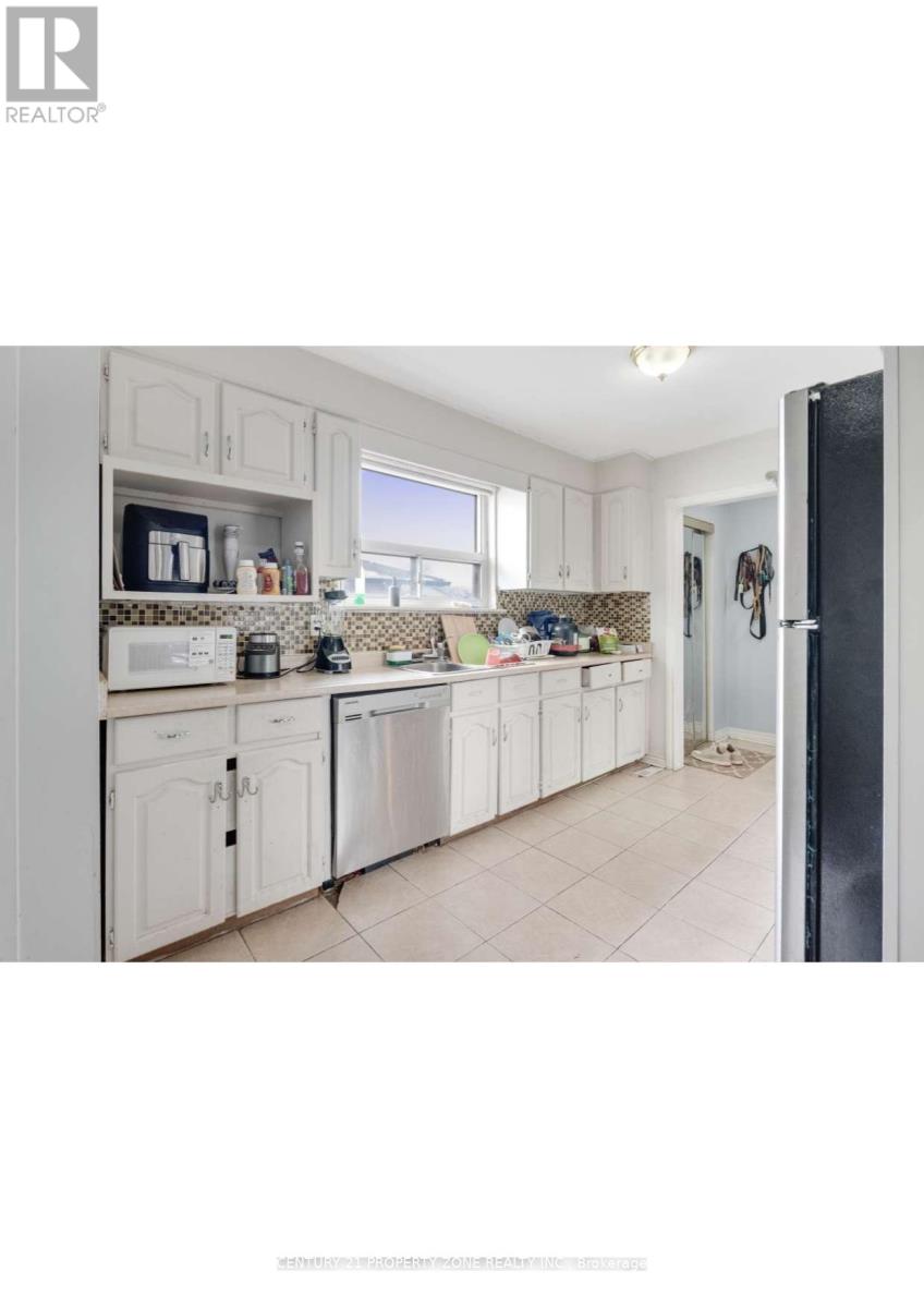 46 Flamingo Crescent, Brampton, Ontario  L6T 2G5 - Photo 3 - W12962124