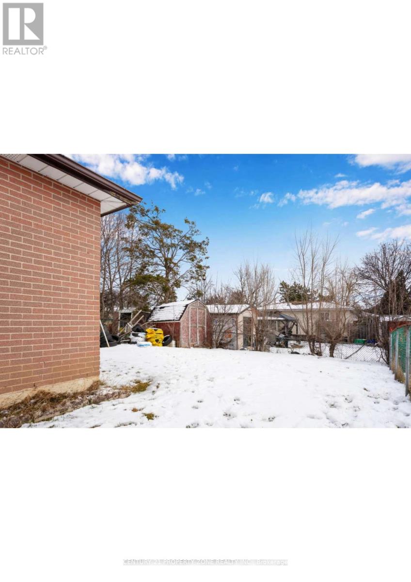 46 Flamingo Crescent, Brampton, Ontario  L6T 2G5 - Photo 9 - W12962124