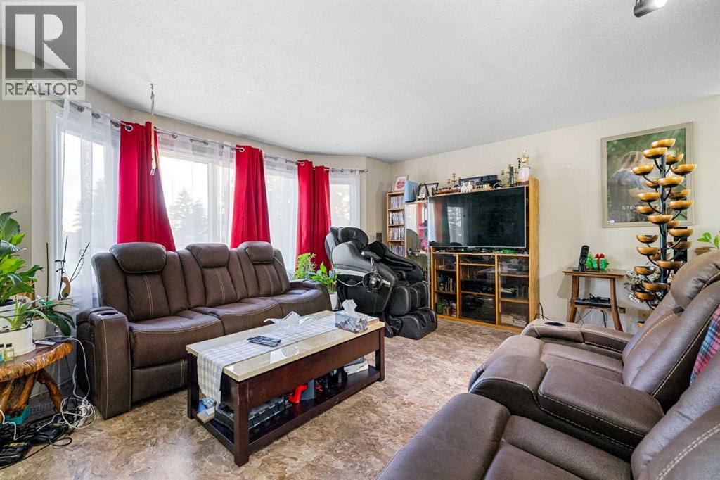 1016 Hunterdale Place NW, Calgary, Alberta  T2Z 4R7 - Photo 7 - A2279676