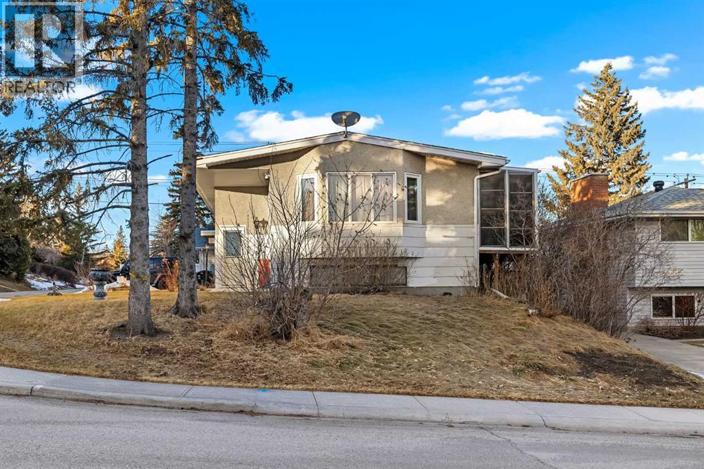1016 Hunterdale Place NW, Calgary, Alberta  T2Z 4R7 - Photo 2 - A2279676