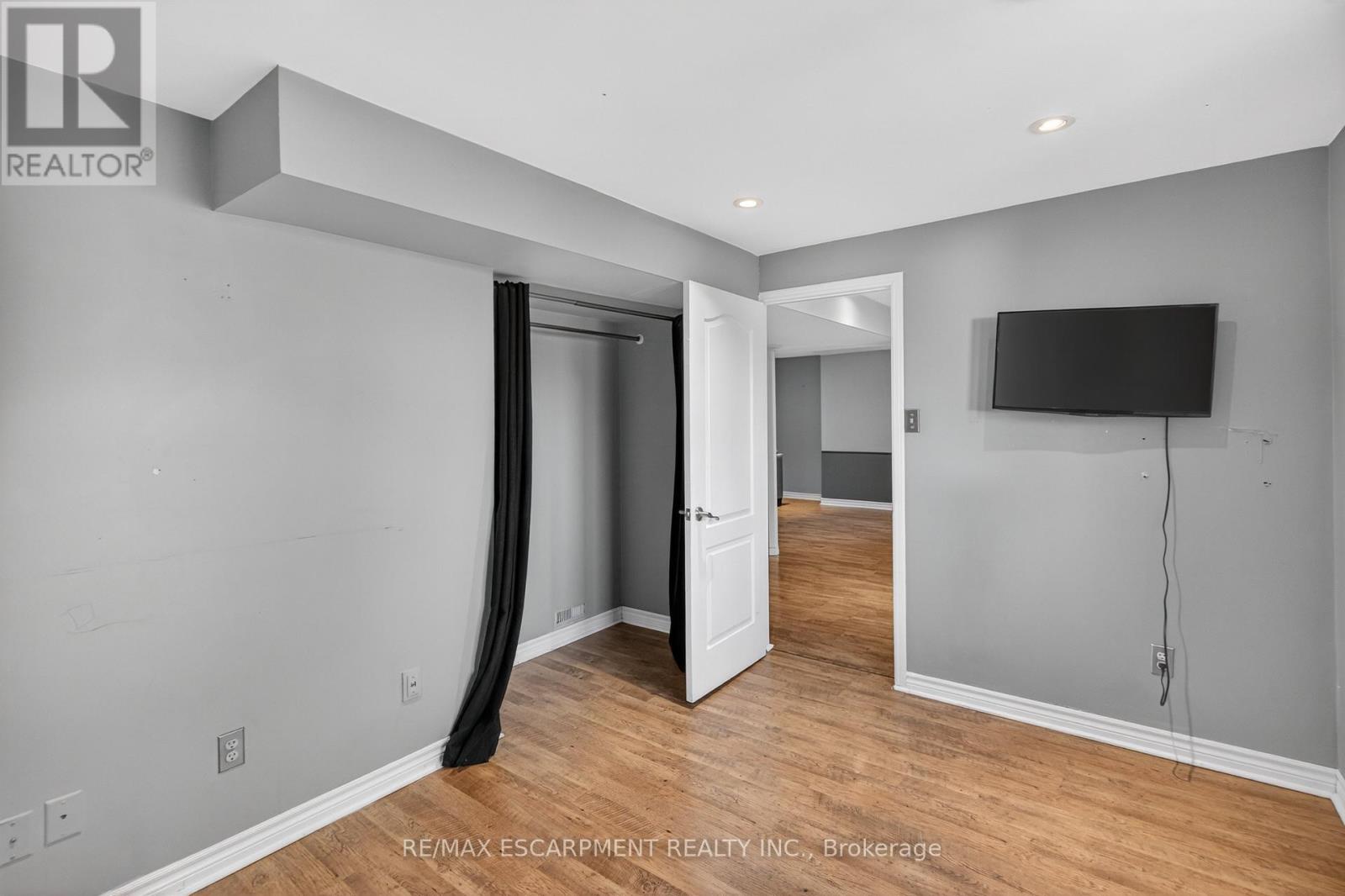 53 Laurendale Avenue, Hamilton, Ontario  L8B 0M6 - Photo 25 - X12962114