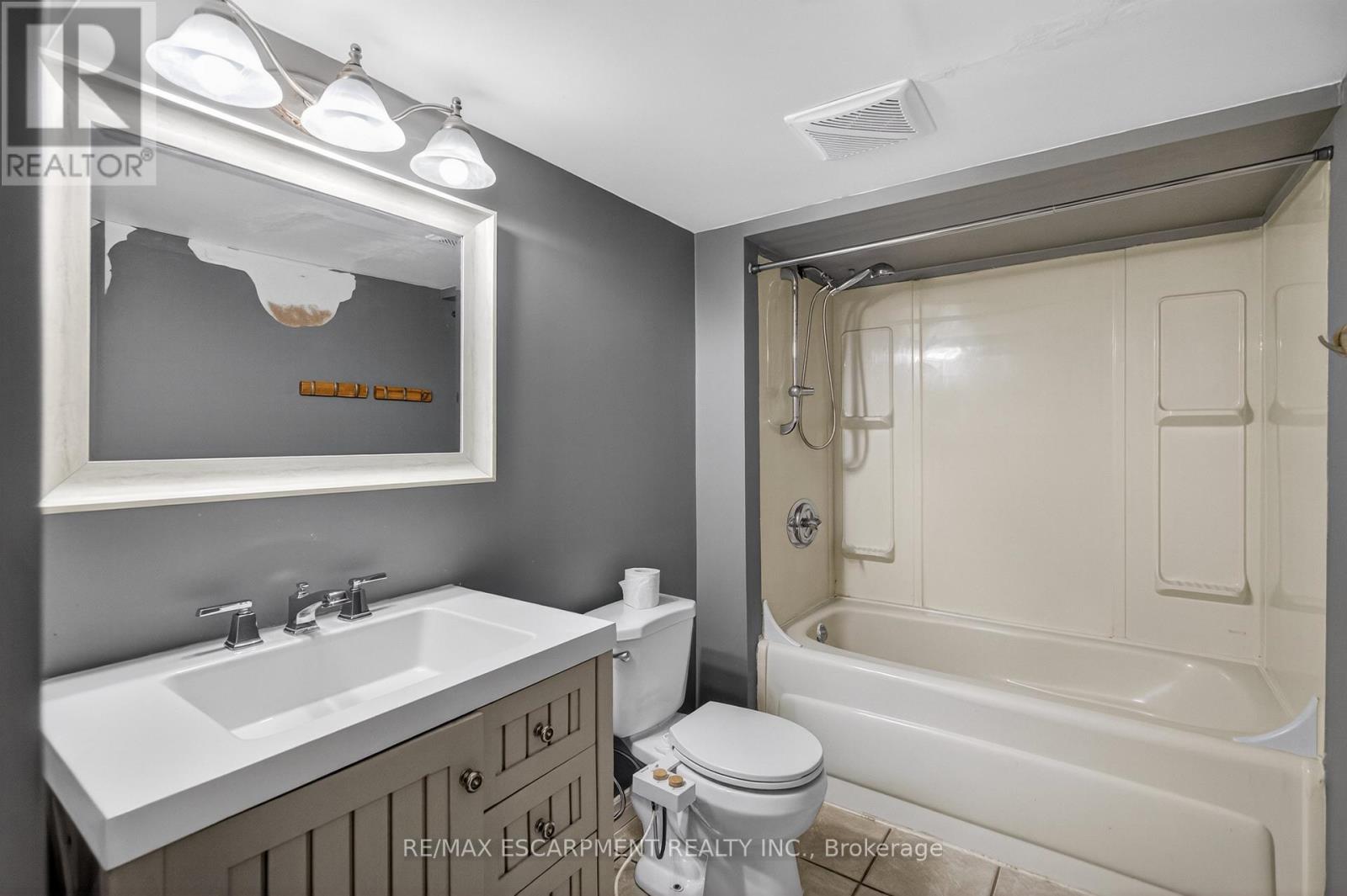 53 Laurendale Avenue, Hamilton, Ontario  L8B 0M6 - Photo 26 - X12962114