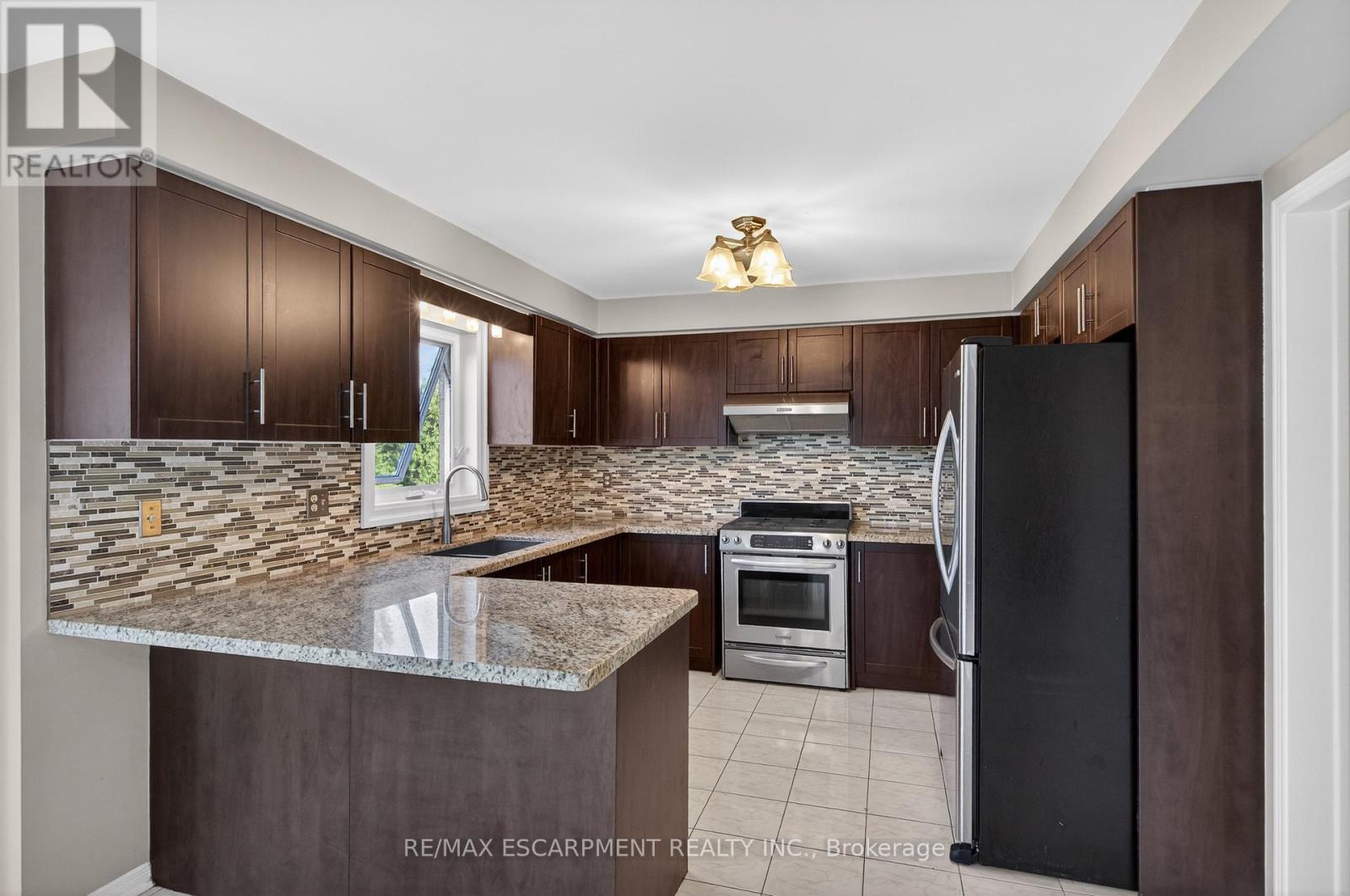 53 Laurendale Avenue, Hamilton, Ontario  L8B 0M6 - Photo 6 - X12962114