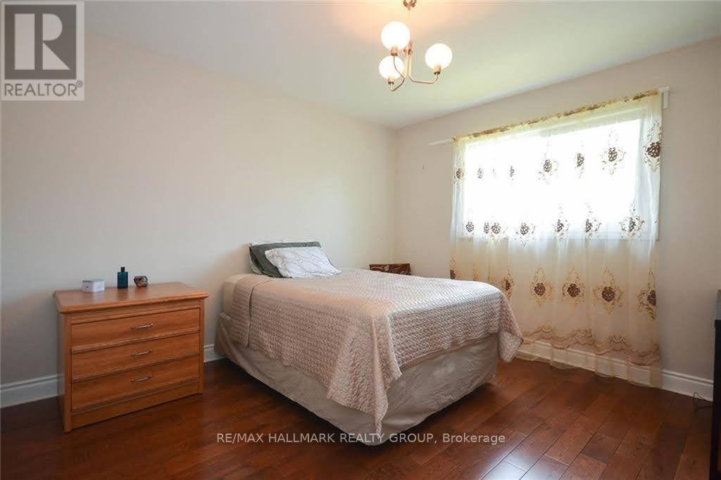 Upper Unit - 2409 Cheshire Road, Ottawa, Ontario  K2C 1G2 - Photo 10 - X12962164