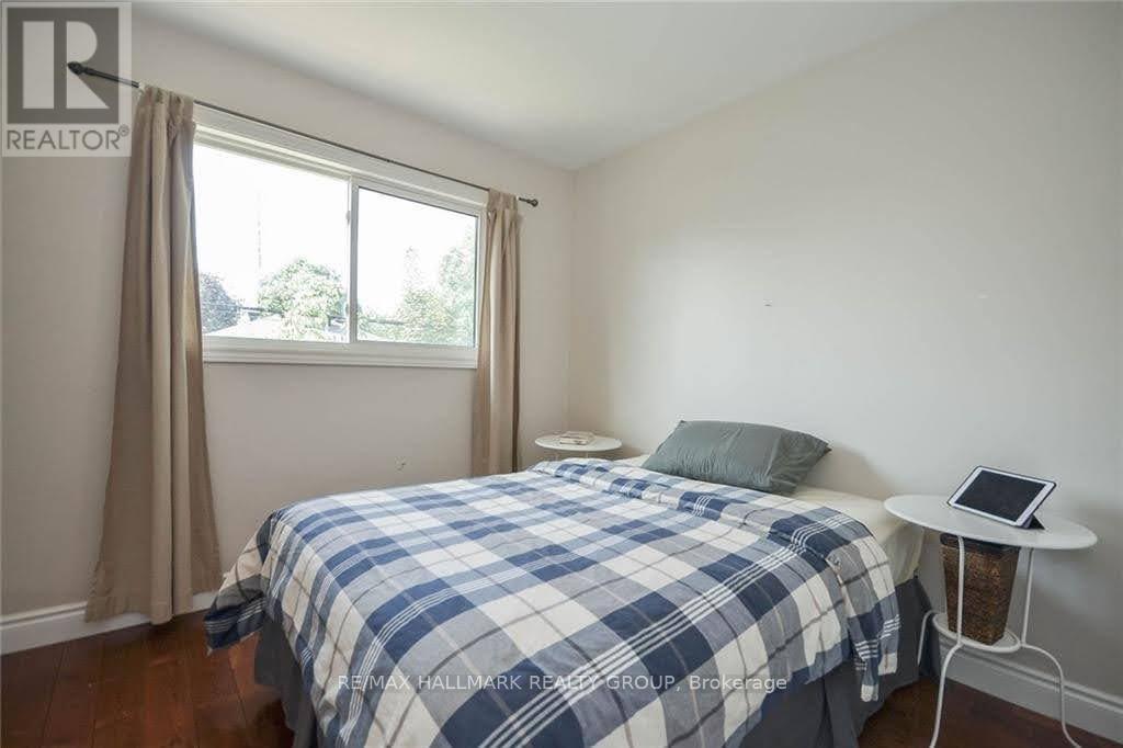 Upper Unit - 2409 Cheshire Road, Ottawa, Ontario  K2C 1G2 - Photo 11 - X12962164