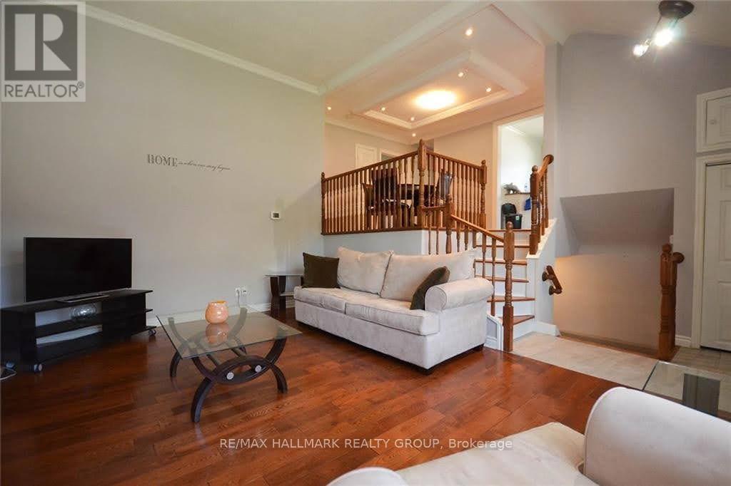 Upper Unit - 2409 Cheshire Road, Ottawa, Ontario  K2C 1G2 - Photo 2 - X12962164