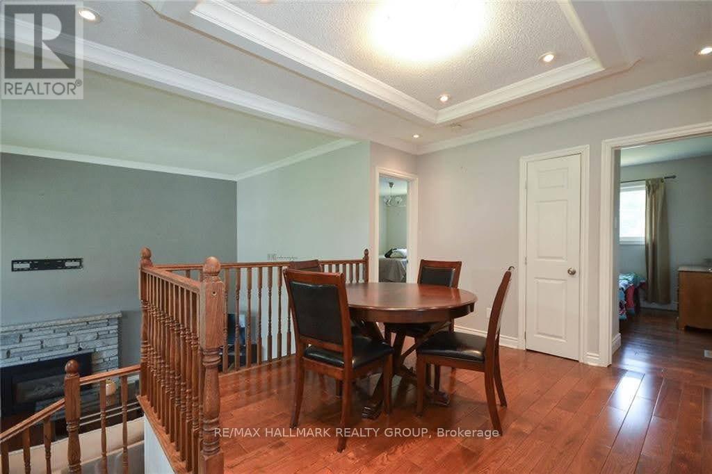 Upper Unit - 2409 Cheshire Road, Ottawa, Ontario  K2C 1G2 - Photo 5 - X12962164