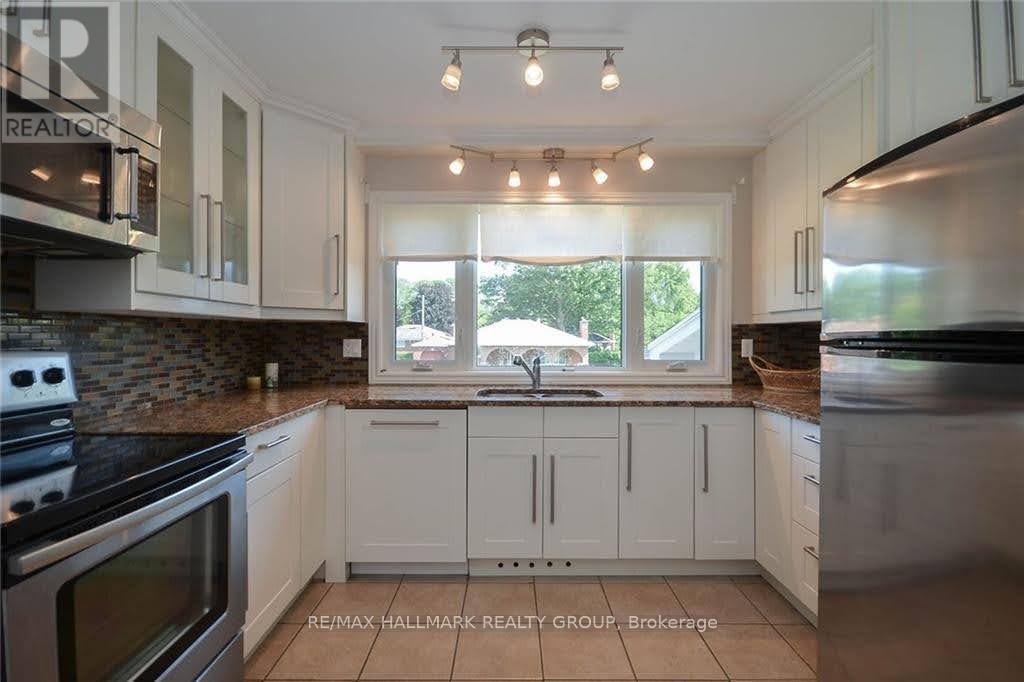 Upper Unit - 2409 Cheshire Road, Ottawa, Ontario  K2C 1G2 - Photo 6 - X12962164