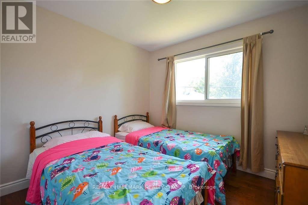 Upper Unit - 2409 Cheshire Road, Ottawa, Ontario  K2C 1G2 - Photo 9 - X12962164