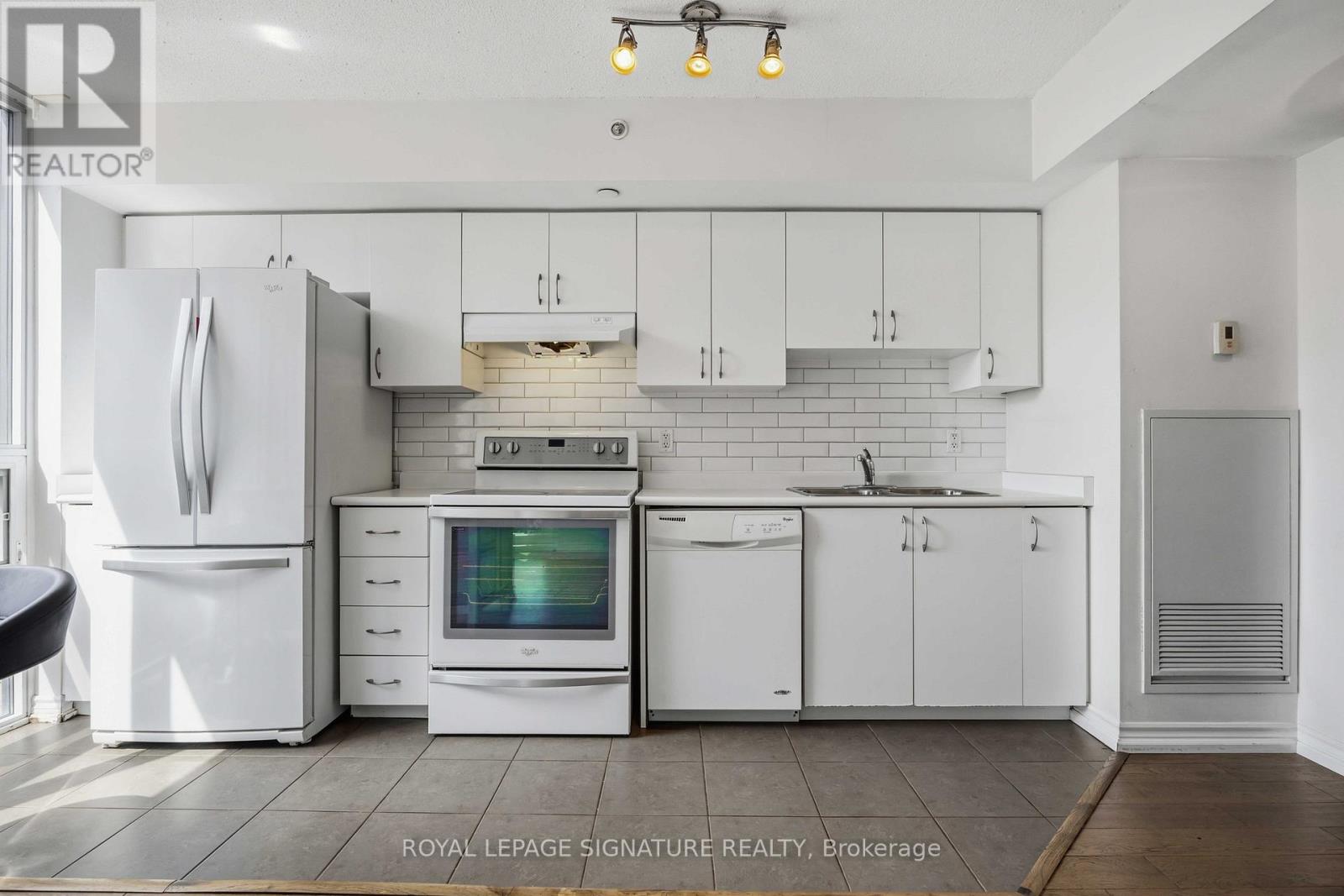 208 - 280 Donlands Avenue, Toronto, Ontario  M4J 3R4 - Photo 12 - E12962182