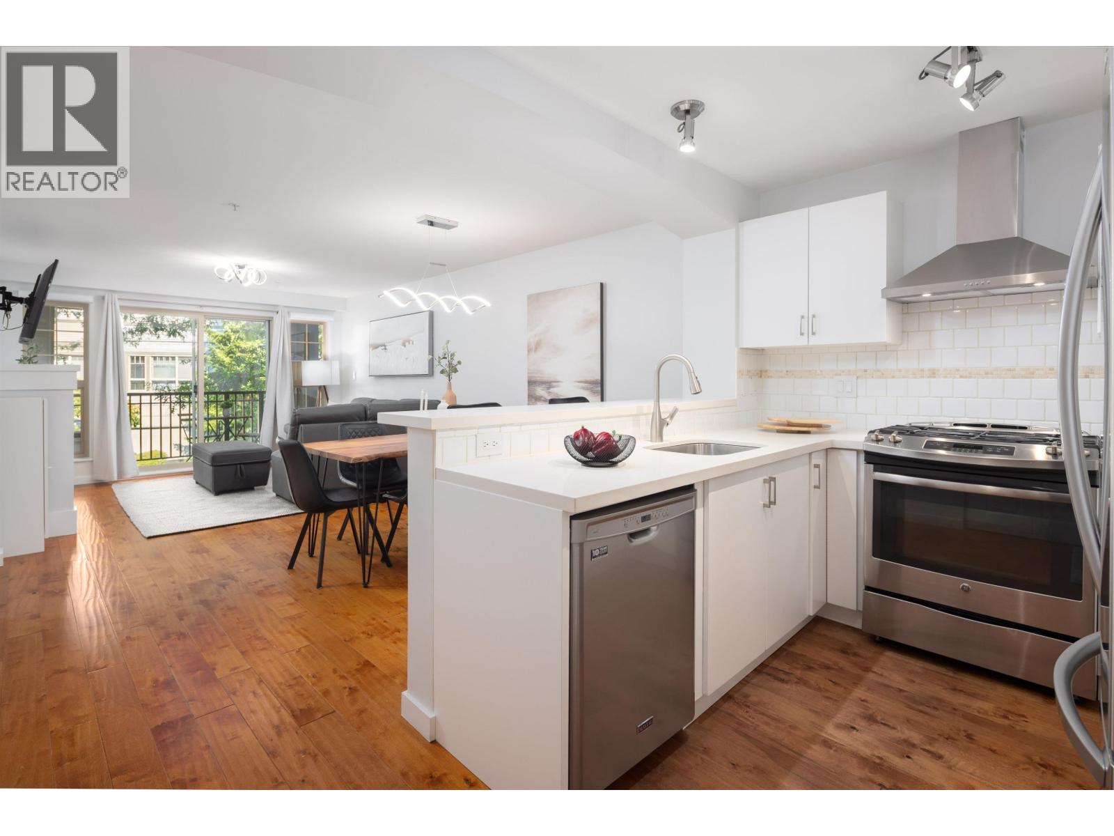 301 2958 Silver Springs Boulevard, Coquitlam, British Columbia  V3E 2R9 - Photo 2 - R3107181