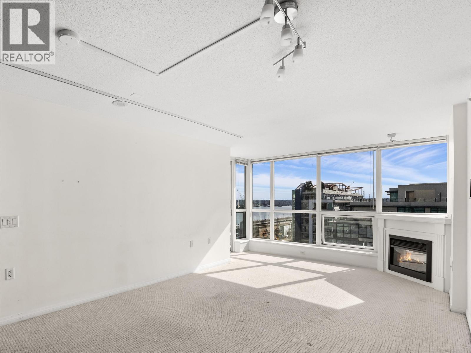 1404 188 E Esplanade, North Vancouver, British Columbia  V7L 4Y1 - Photo 7 - R3107187