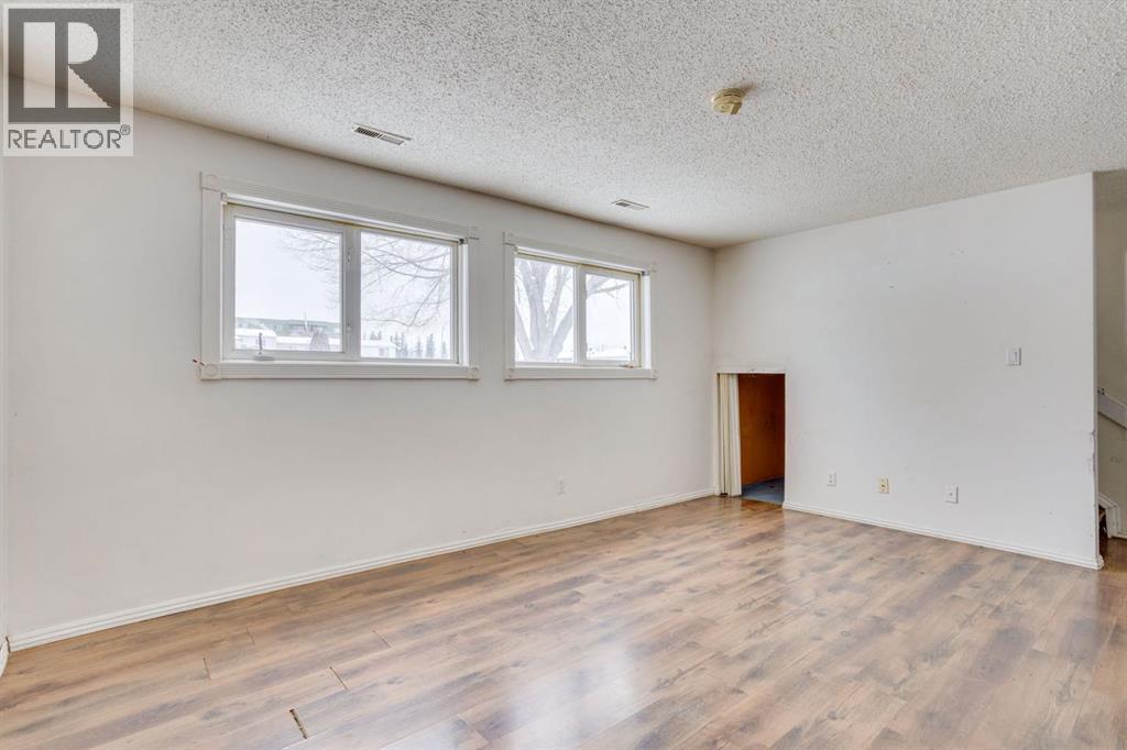 115 Raven Place, Fort Mcmurray, Alberta  T9H 4H8 - Photo 3 - A2298098