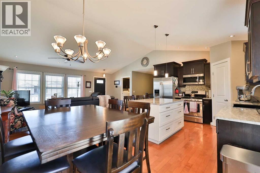 320 S 200 W, Raymond, Alberta  T0K 2S0 - Photo 13 - A2296274