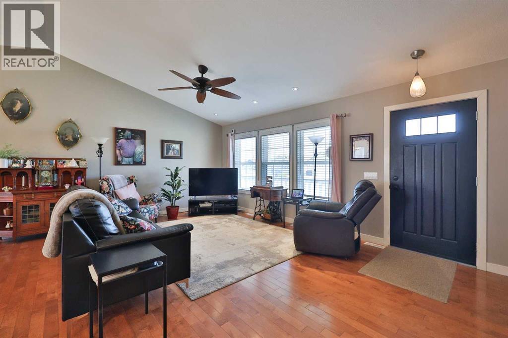 320 S 200 W, Raymond, Alberta  T0K 2S0 - Photo 4 - A2296274