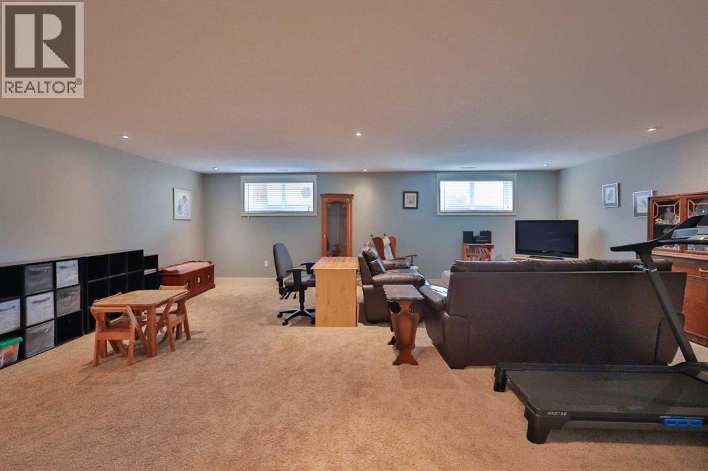 320 S 200 W, Raymond, Alberta  T0K 2S0 - Photo 28 - A2296274