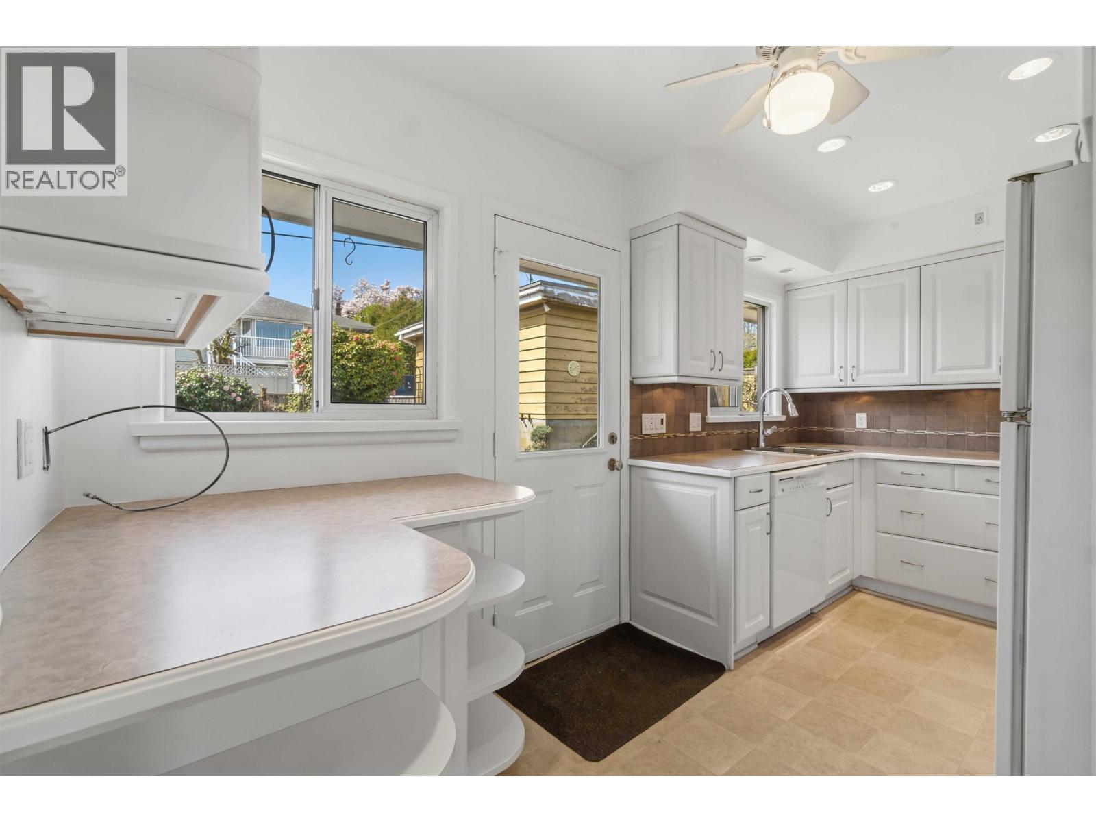 922 Surrey Street, New Westminster, British Columbia  V3L 4W2 - Photo 9 - R3107172