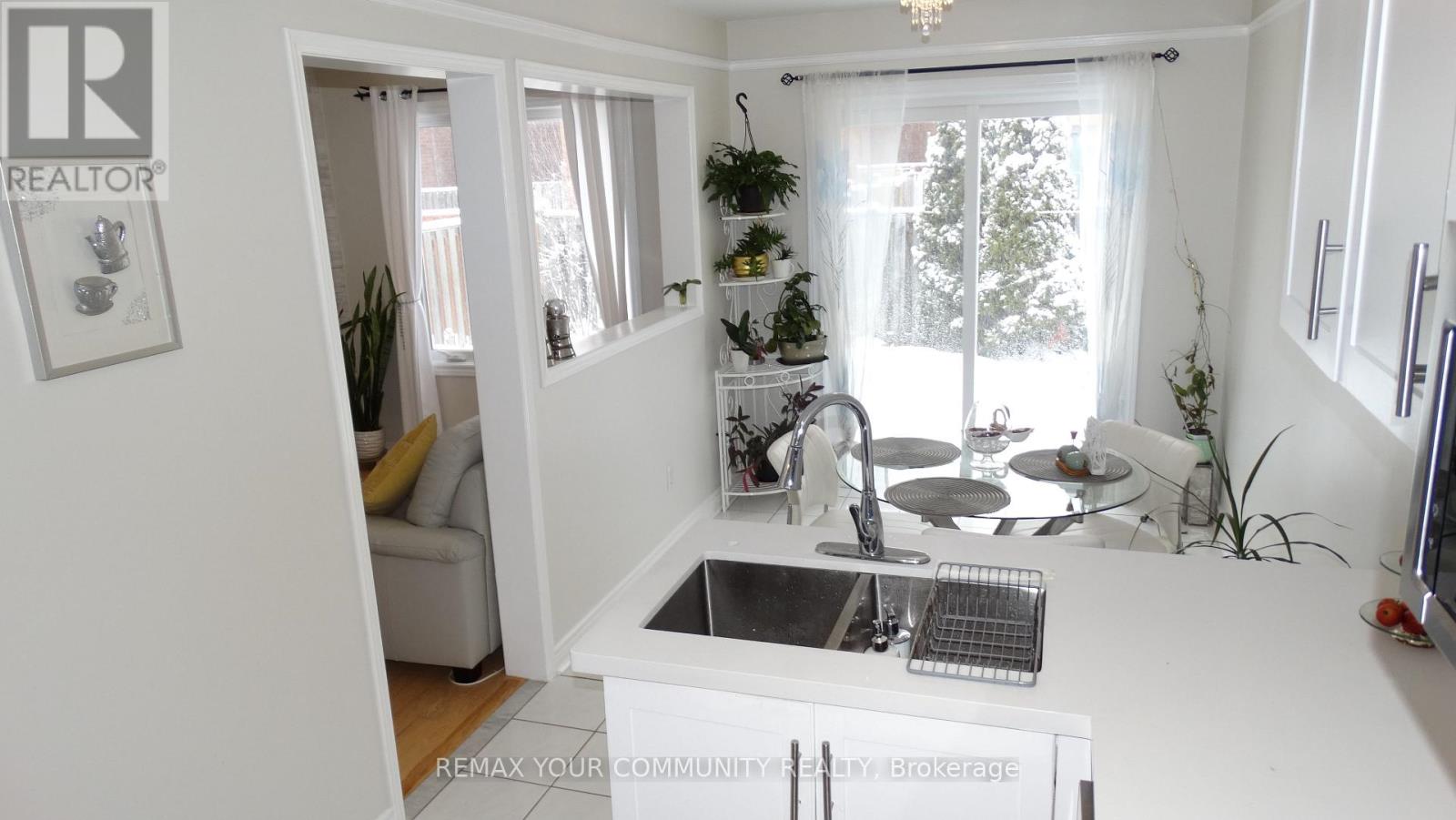 Main & 2nd Floor - 22 Elmpark Court, Richmond Hill, Ontario  L4C 9T8 - Photo 11 - N12886236