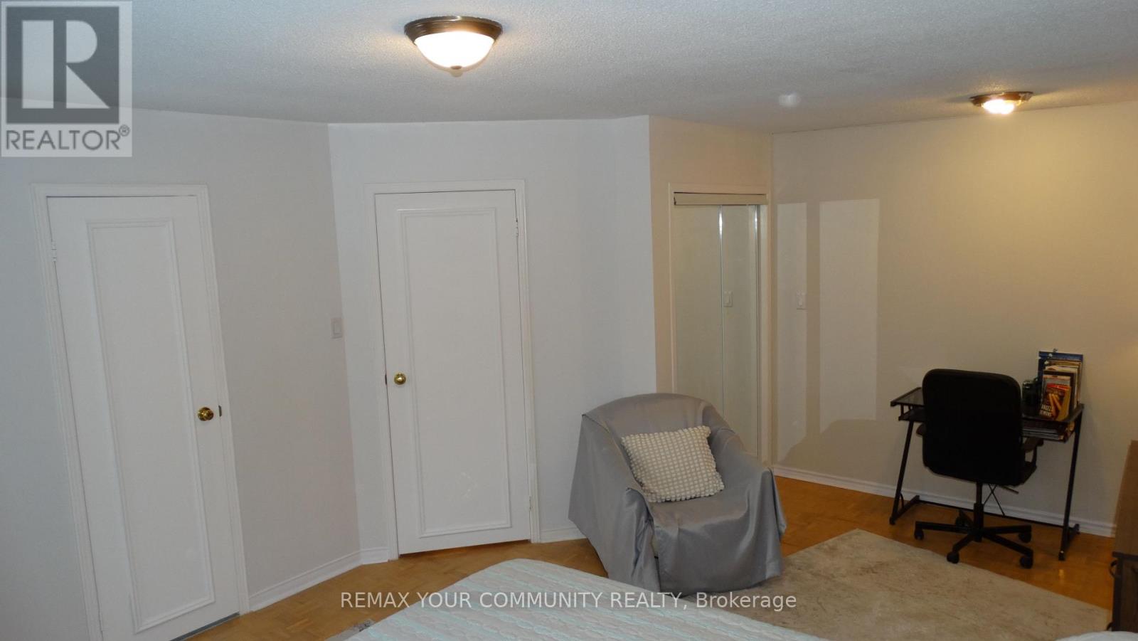 Main & 2nd Floor - 22 Elmpark Court, Richmond Hill, Ontario  L4C 9T8 - Photo 25 - N12886236