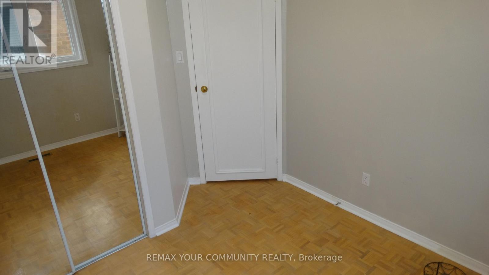 Main & 2nd Floor - 22 Elmpark Court, Richmond Hill, Ontario  L4C 9T8 - Photo 36 - N12886236