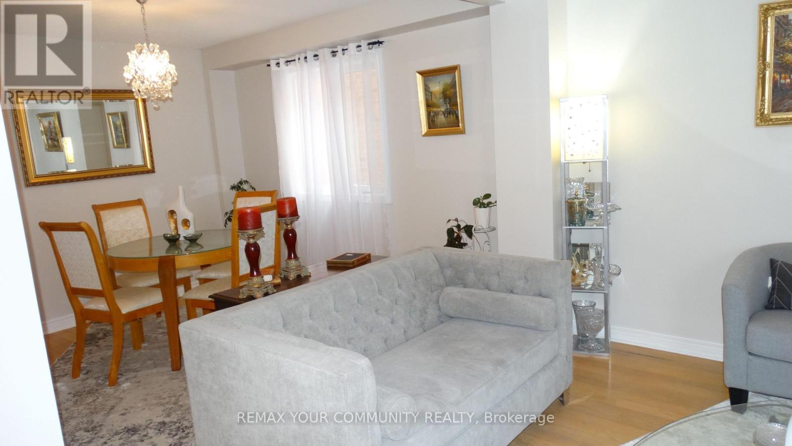 Main & 2nd Floor - 22 Elmpark Court, Richmond Hill, Ontario  L4C 9T8 - Photo 5 - N12886236