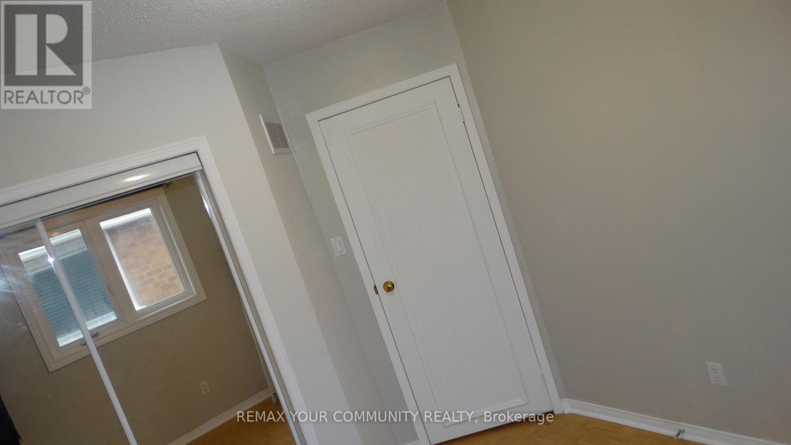 Main & 2nd Floor - 22 Elmpark Court, Richmond Hill, Ontario  L4C 9T8 - Photo 35 - N12886236
