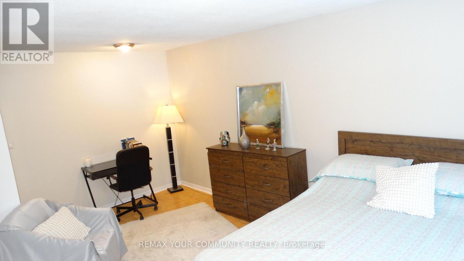 Main & 2nd Floor - 22 Elmpark Court, Richmond Hill, Ontario  L4C 9T8 - Photo 23 - N12886236