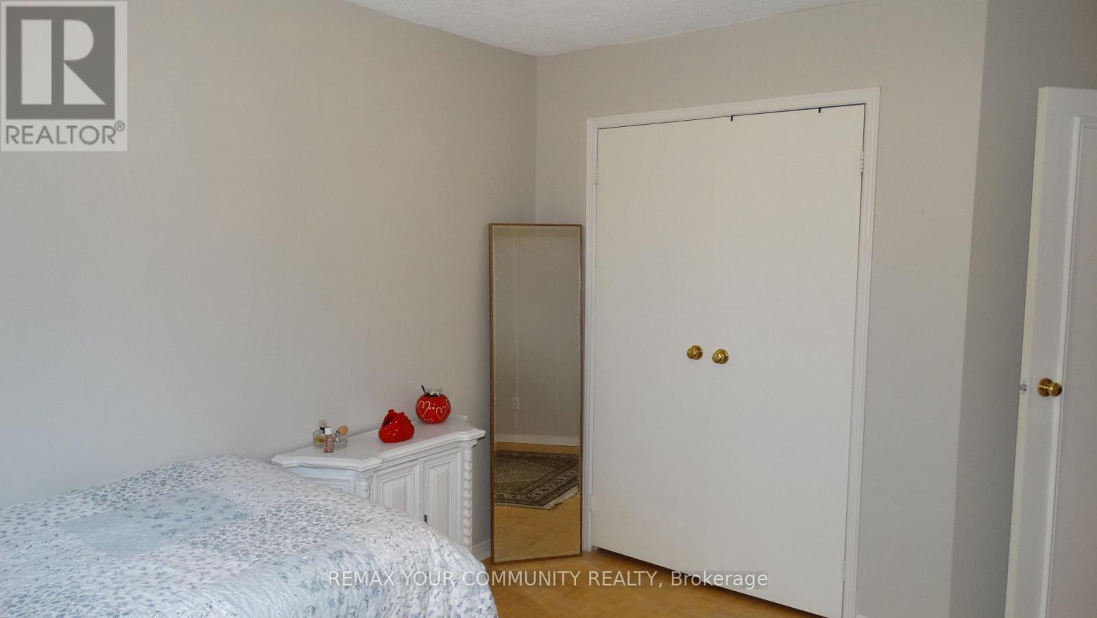 Main & 2nd Floor - 22 Elmpark Court, Richmond Hill, Ontario  L4C 9T8 - Photo 31 - N12886236