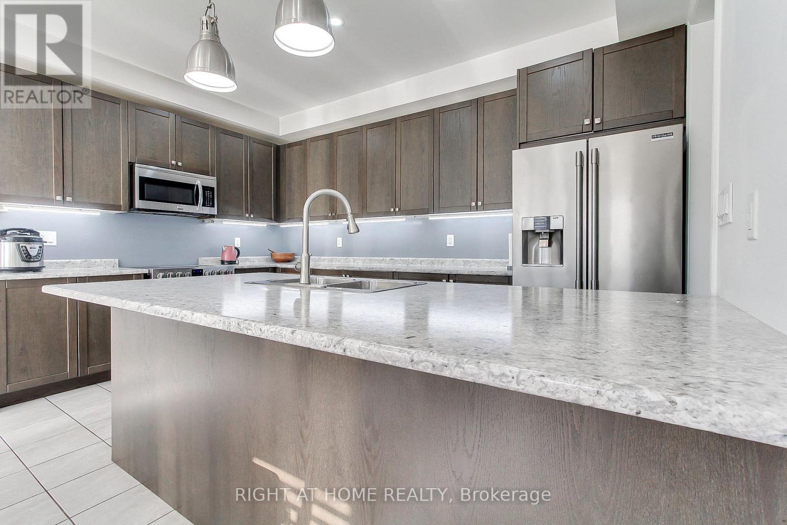 121 Hutchinson Drive, New Tecumseth, Ontario  L9R 0P6 - Photo 13 - N12962158