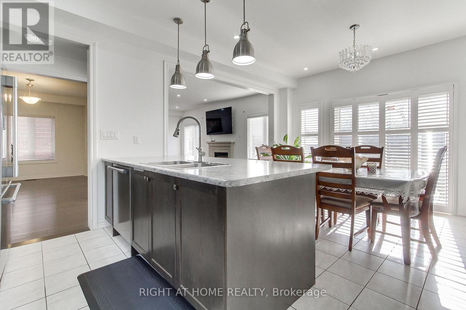 121 Hutchinson Drive, New Tecumseth, Ontario  L9R 0P6 - Photo 16 - N12962158