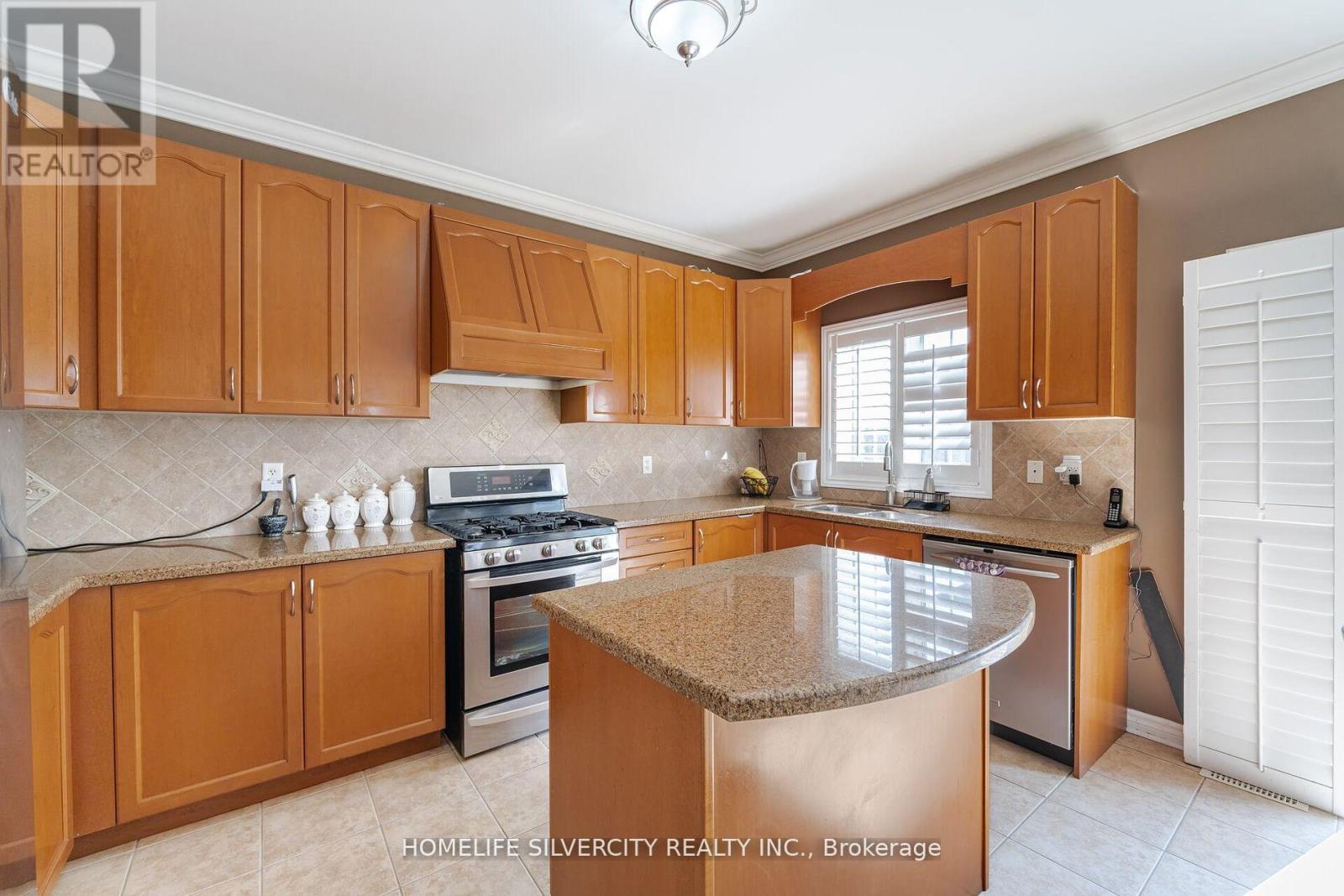 14 Oakhaven Road, Brampton, Ontario  L6P 2Y3 - Photo 10 - W12962156