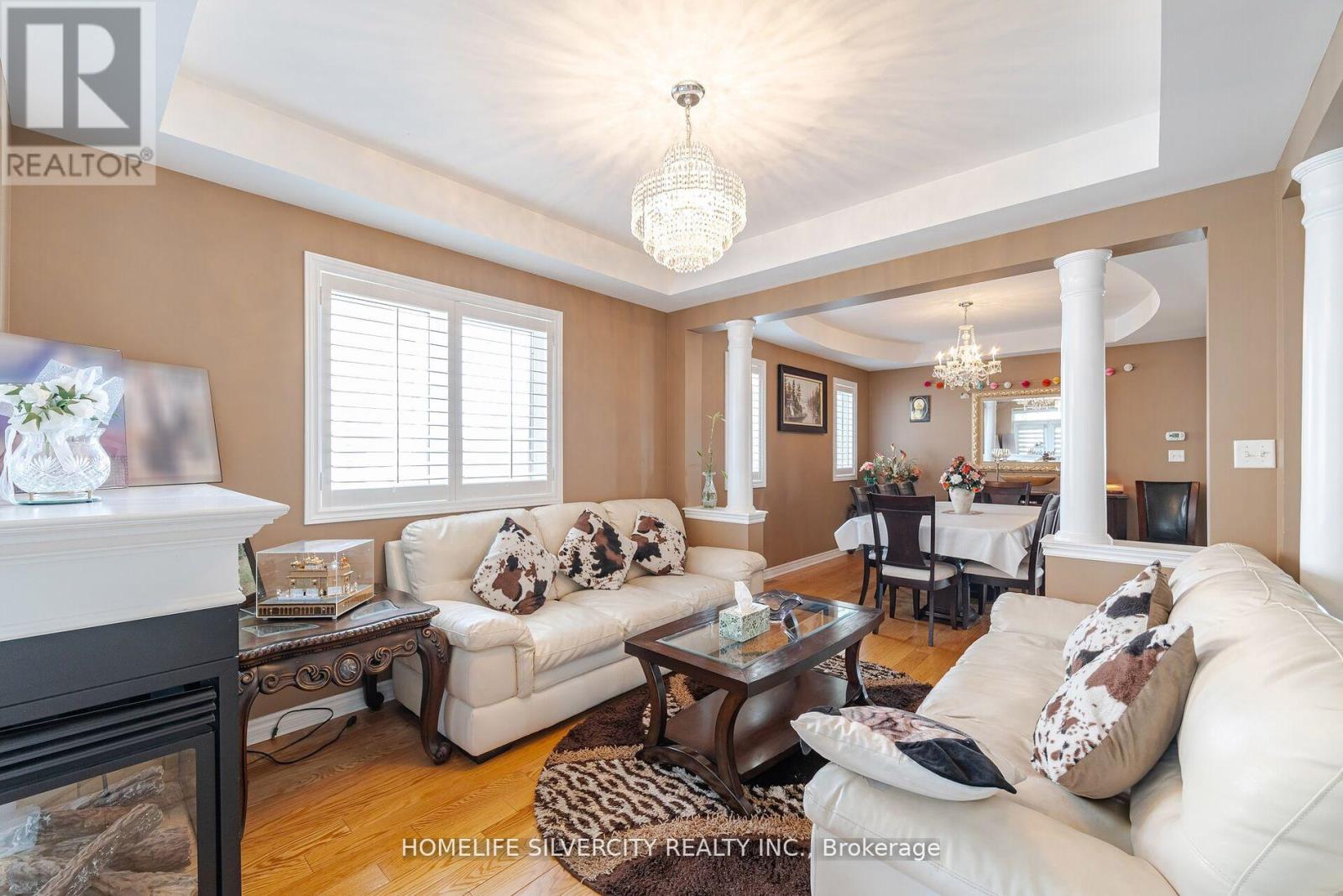 14 Oakhaven Road, Brampton, Ontario  L6P 2Y3 - Photo 3 - W12962156