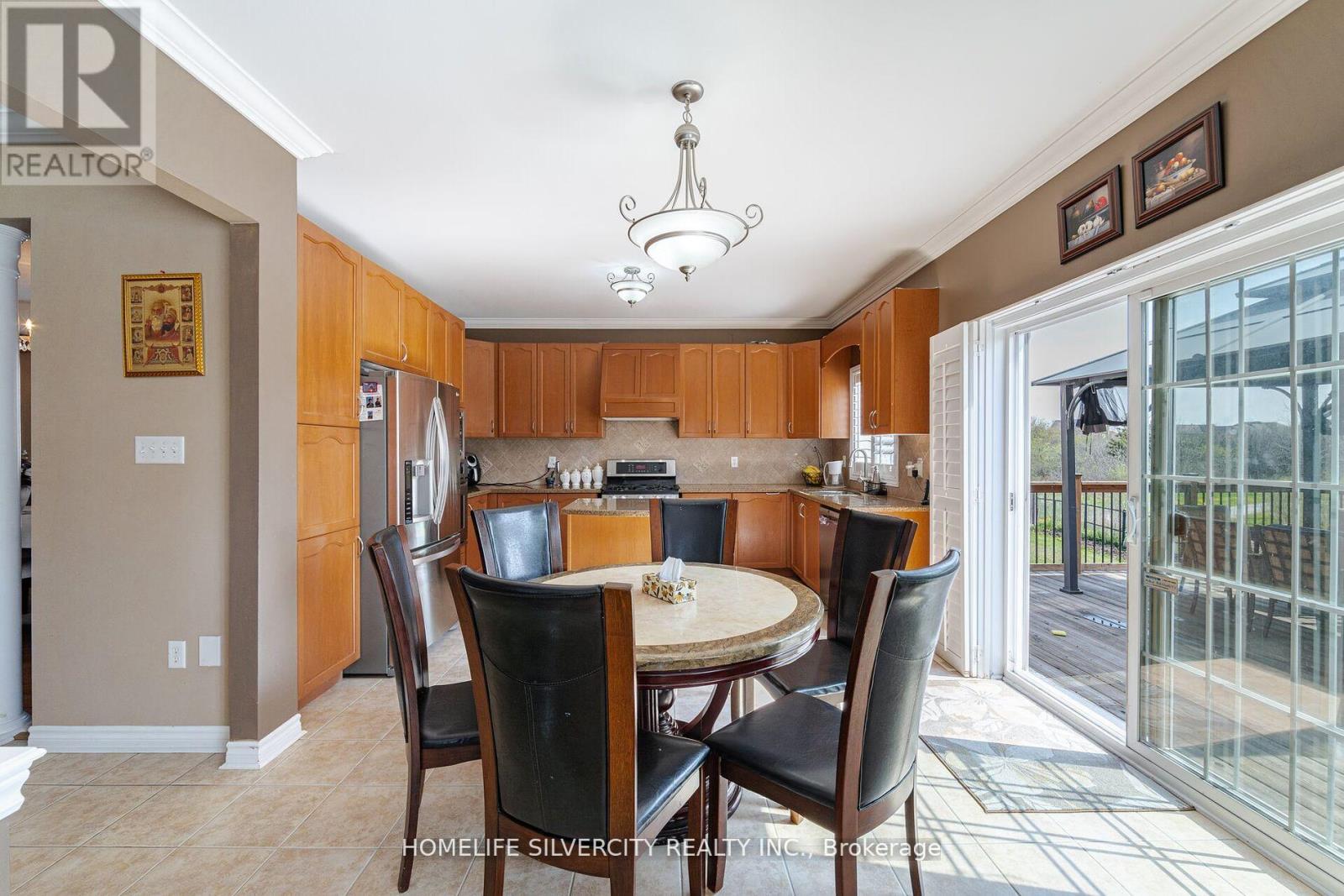 14 Oakhaven Road, Brampton, Ontario  L6P 2Y3 - Photo 7 - W12962156