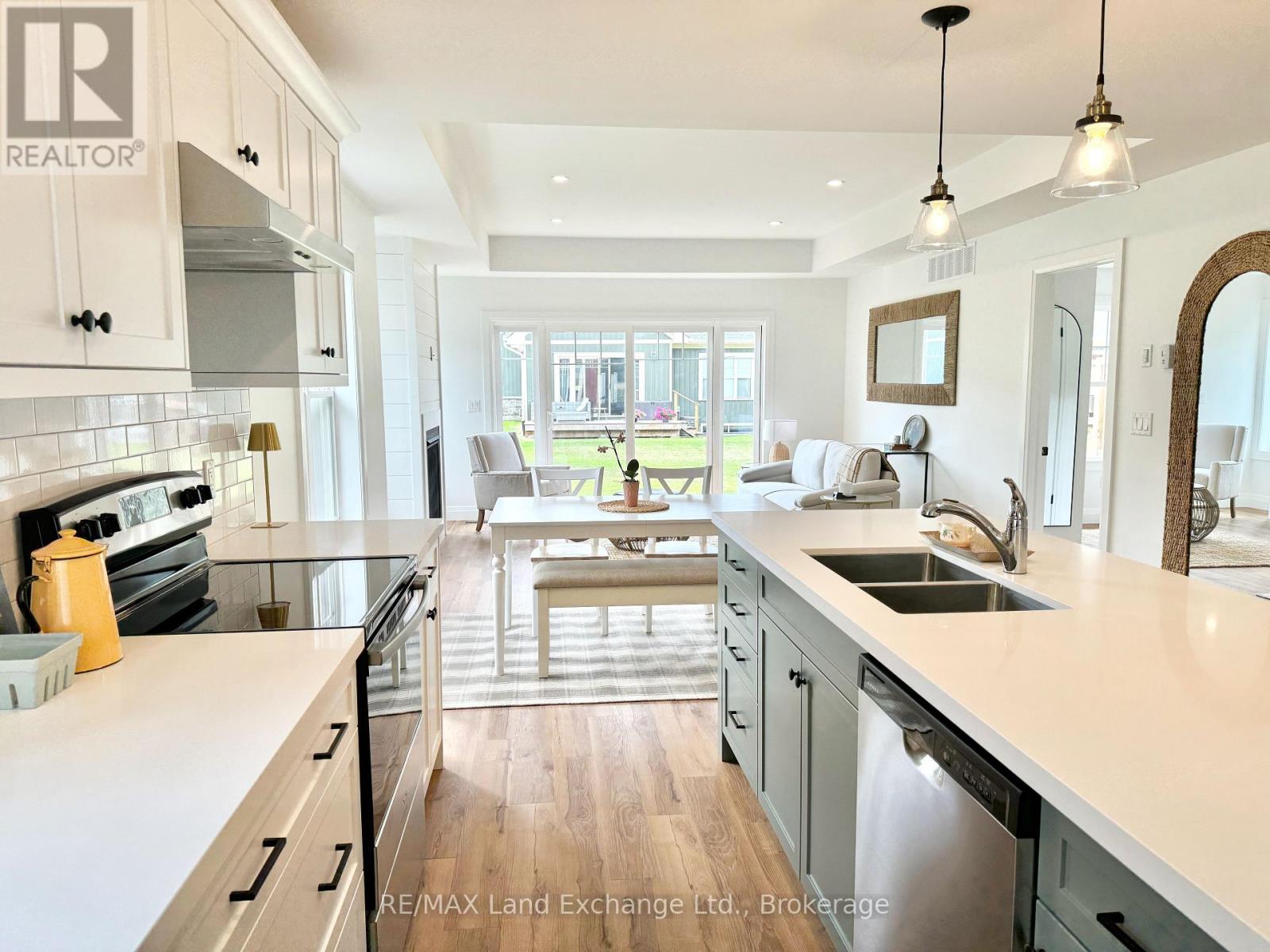 102 Eagle Court, Saugeen Shores, Ontario  N0H 2C3 - Photo 8 - X12151576