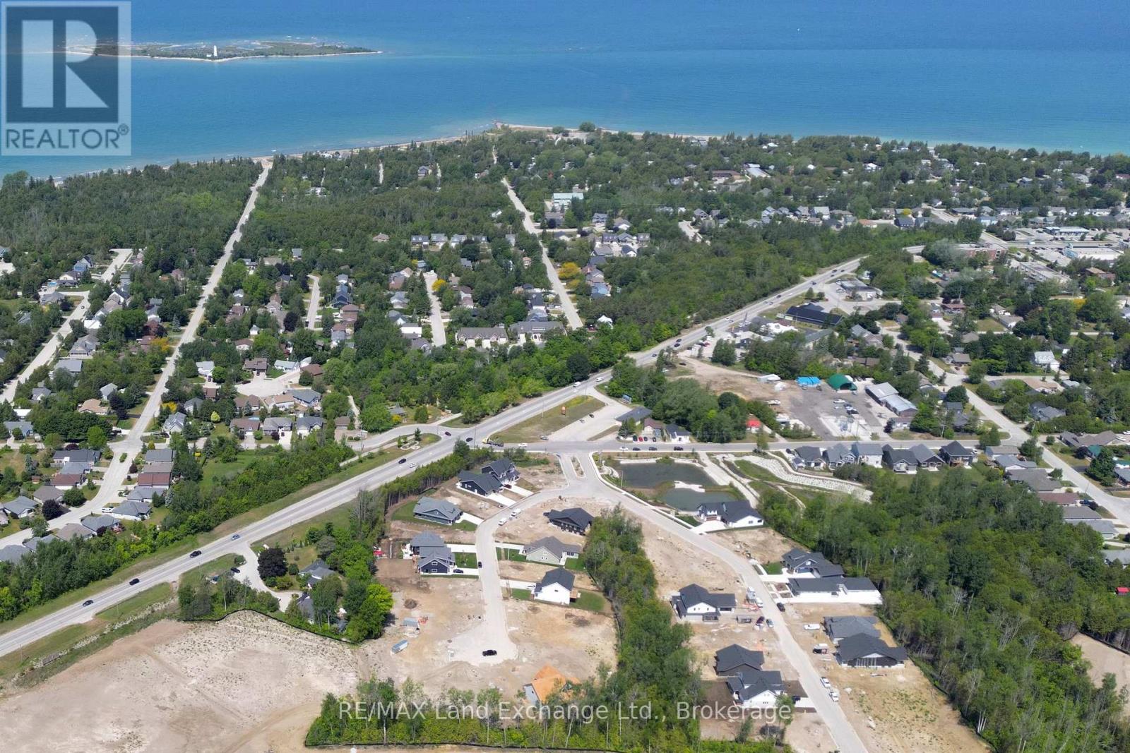 27 Lakeforest Drive, Saugeen Shores, Ontario  N0H 2L0 - Photo 4 - X12219188