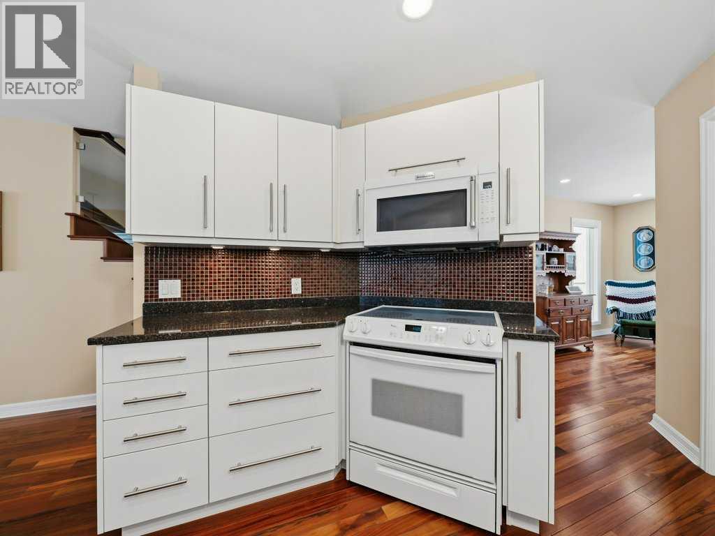 237 28 Avenue NW, Calgary, Alberta  T2M 2K5 - Photo 5 - A2297755