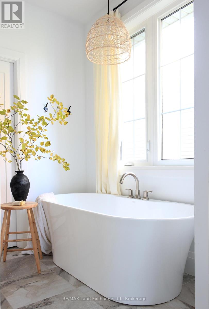 29 Lakeforest Drive, Saugeen Shores, Ontario  N0H 2L0 - Photo 19 - X12219192