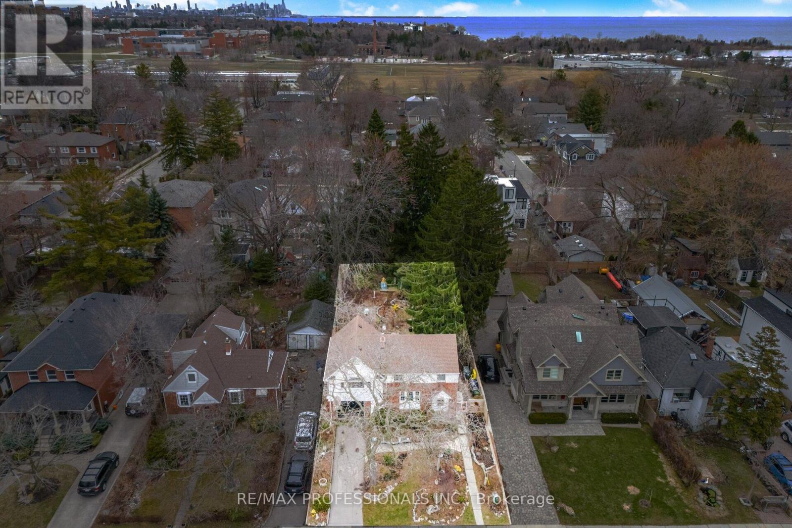 15 Twenty-Seventh Street, Toronto, Ontario  M8W 2X2 - Photo 2 - W12962196