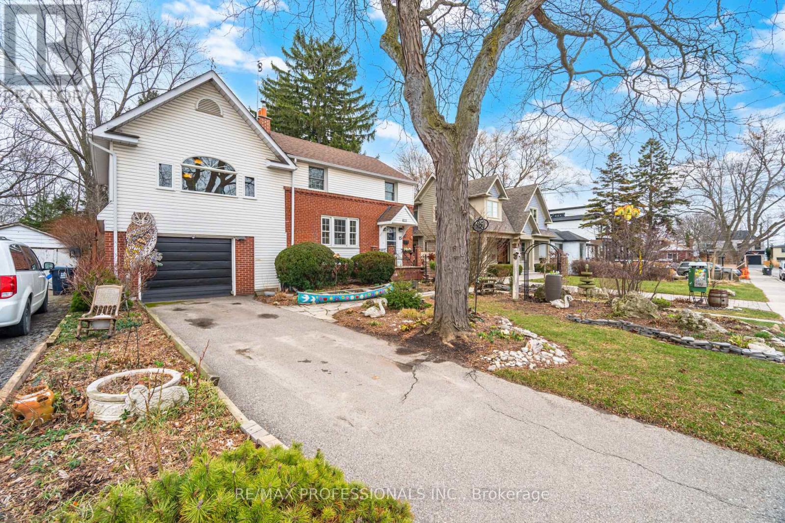 15 Twenty-Seventh Street, Toronto, Ontario  M8W 2X2 - Photo 3 - W12962196