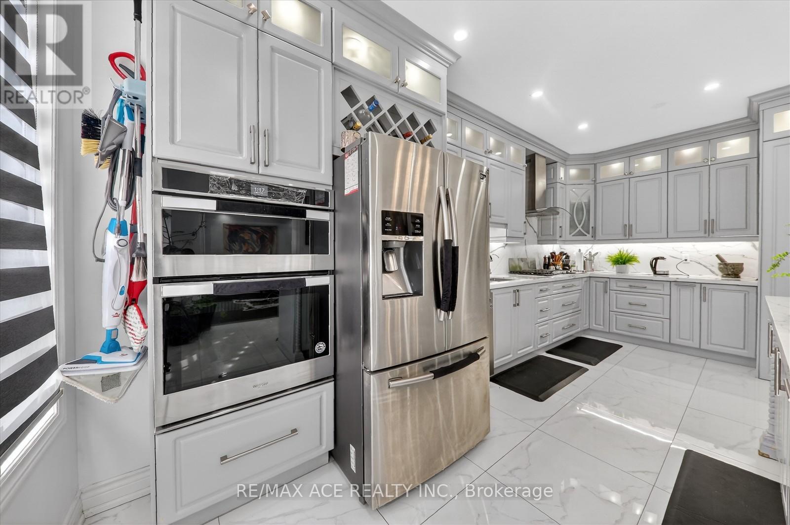 9 Invitational Road, Brampton, Ontario  L6P 2H1 - Photo 17 - W12962210