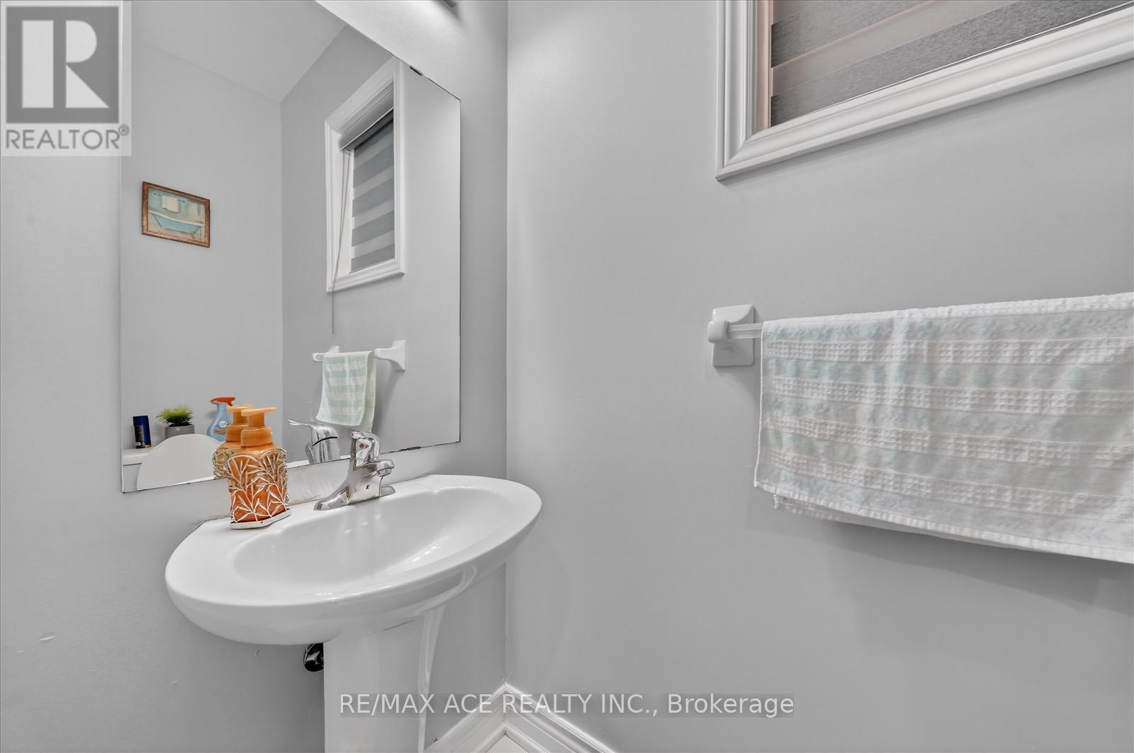 9 Invitational Road, Brampton, Ontario  L6P 2H1 - Photo 8 - W12962210