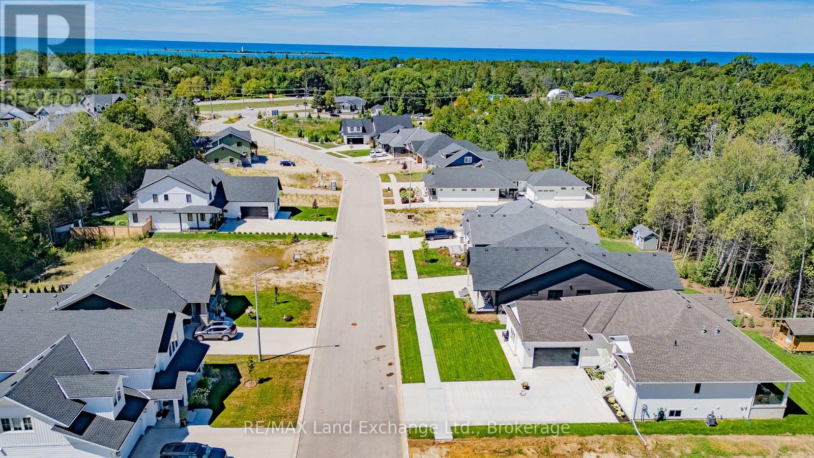 21 Marshall Place, Saugeen Shores, Ontario  N0H 2L0 - Photo 33 - X12219197