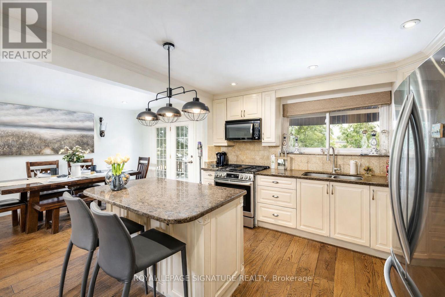 105 Catalina Drive, Toronto, Ontario  M1M 1K7 - Photo 4 - E12898878