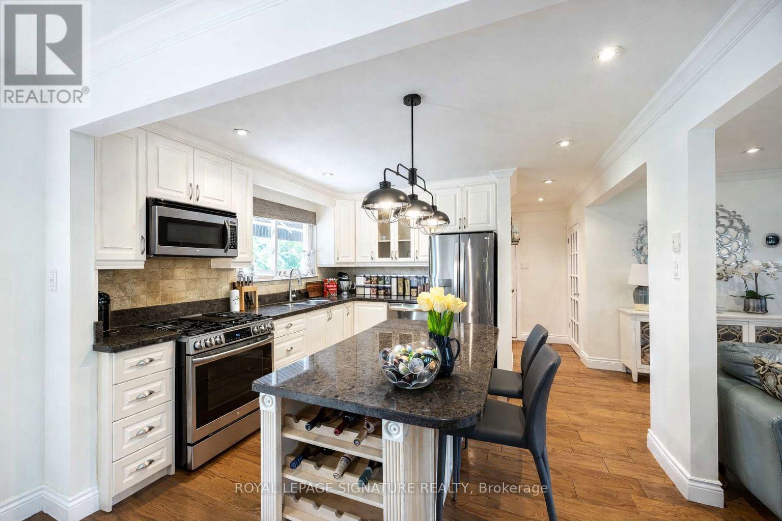 105 Catalina Drive, Toronto, Ontario  M1M 1K7 - Photo 6 - E12898878