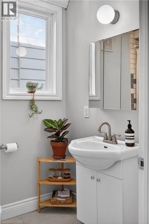 262 Britannia Avenue, Hamilton, Ontario  L8H 1X8 - Photo 16 - 40818061